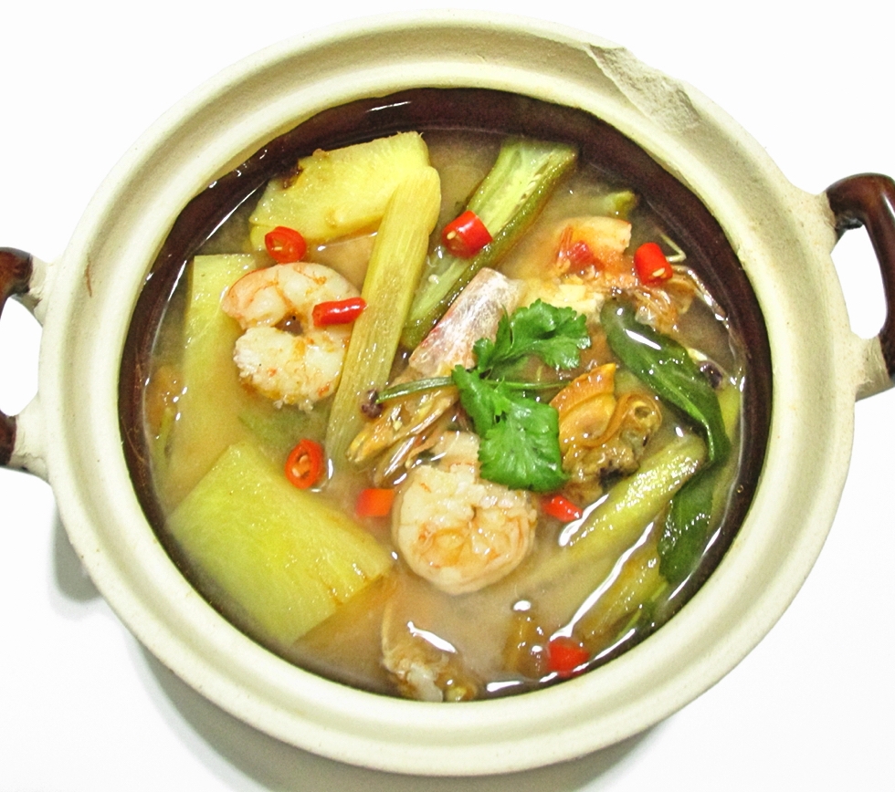 Canh Chua Tôm Miền Nam (Vietnamese Sour Soup With Prawns & Clams)